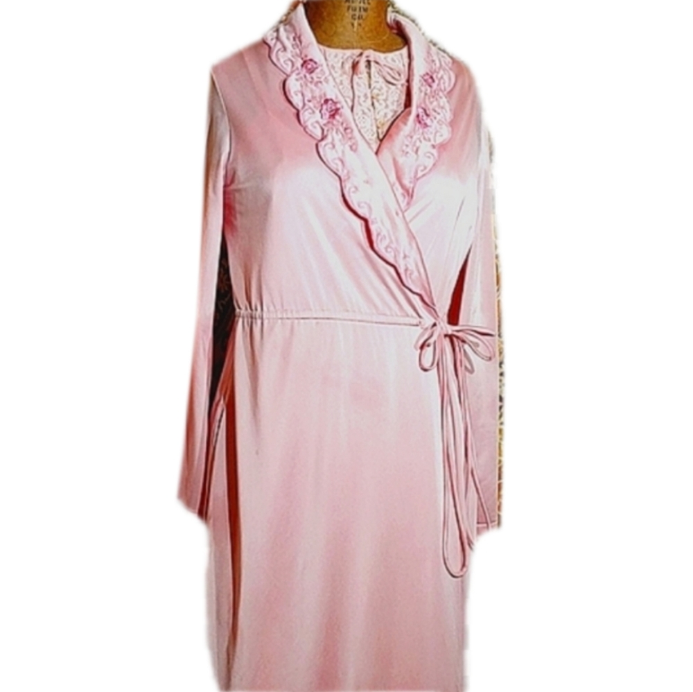 YUCKY VTG peignoire set- night gown and robe